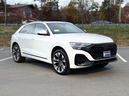 Used 2025 Audi Q8 Premium image 9