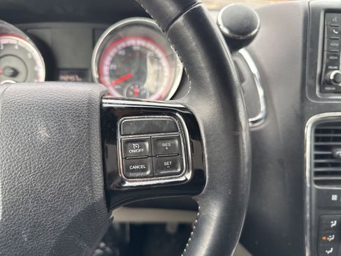 Used 2019 Dodge Grand Caravan SXT image 25