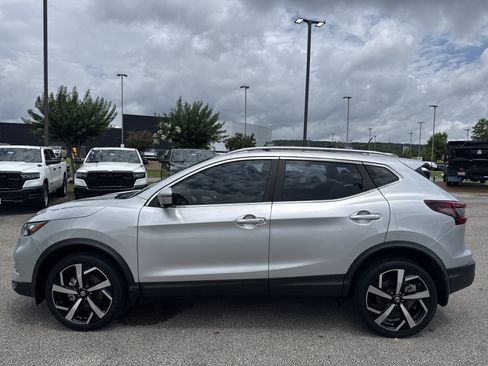 Used 2021 Nissan Rogue Sport SL FWD image 4