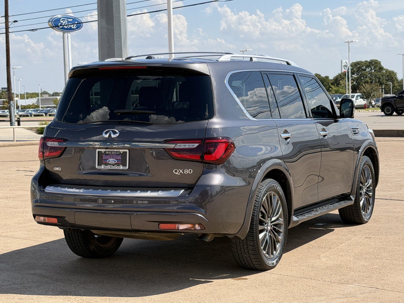 Used 2023 INFINITI QX80 Premium Select w/ Cargo Package AWD/4WD image 4