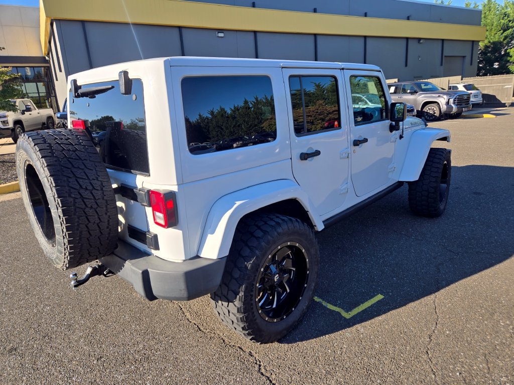 Used 2015 Jeep Wrangler Unlimited Rubicon w/ Connectivity Group AWD/4WD image 6