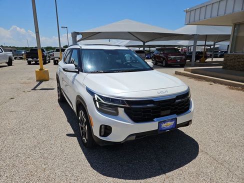 Used 2024 Kia Seltos SX w/ SX Sunroof Package AWD/4WD image 2