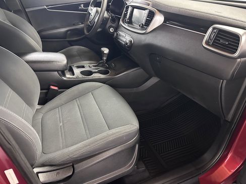 Used 2019 Kia Sorento LX image 36