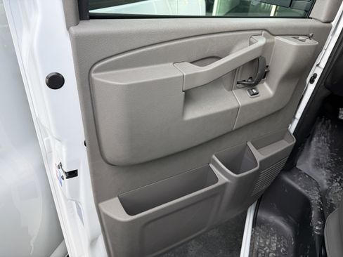 New 2026 Chevrolet Express 3500 Extended RWD image 9