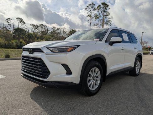 Used 2025 Toyota Grand Highlander AWD Hybrid image 9