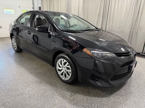 Used 2017 Toyota Corolla LE w/ Carpet Mat Package (TMS) FWD image 3