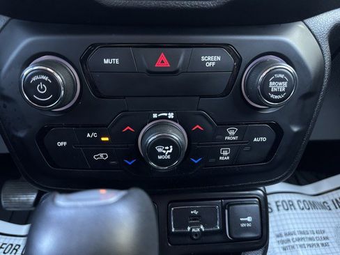 Used 2020 Jeep Renegade Sport image 28