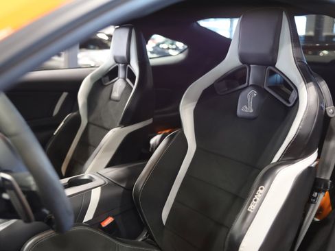 Used 2021 Ford Mustang Shelby GT500 w/ Carbon Fiber Track Pack RWD image 17