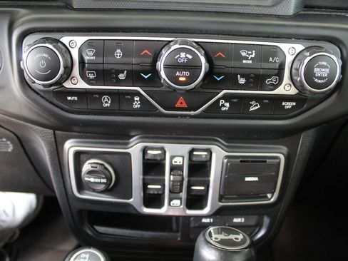 Used 2018 Jeep Wrangler Unlimited Sahara AWD/4WD image 42