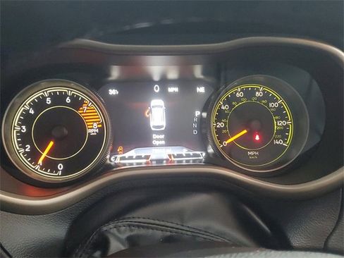 Used 2018 Jeep Cherokee High Altitude w/ Luxury Group image 21