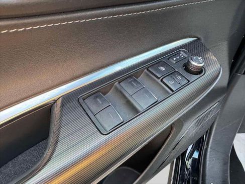 Certified 2022 Toyota Venza XLE image 23