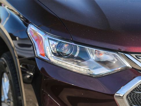 Used 2020 Chevrolet Traverse LT image 8