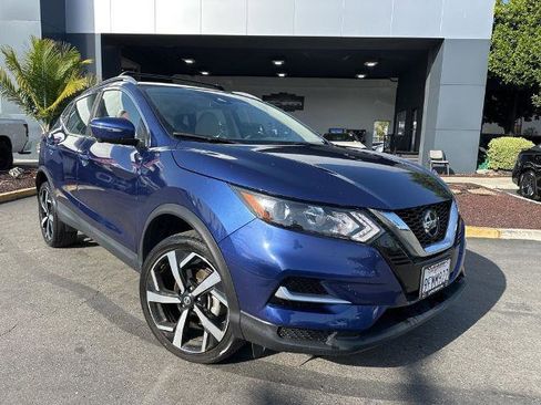 Certified 2022 Nissan Rogue Sport SL FWD image 1