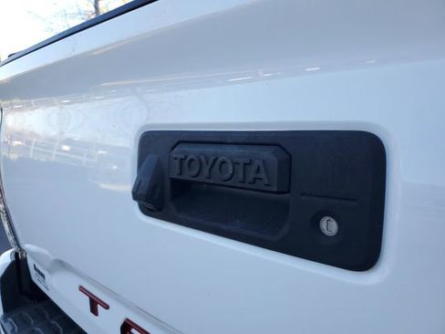 Used 2020 Toyota Tacoma TRD Sport image 6