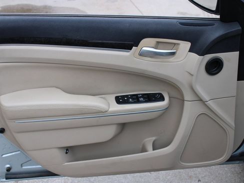 Used 2013 Chrysler 300 image 18