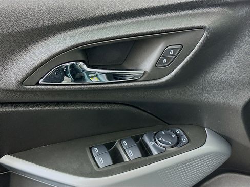 Used 2025 Chevrolet Trax LS w/ LS Convenience Package image 15