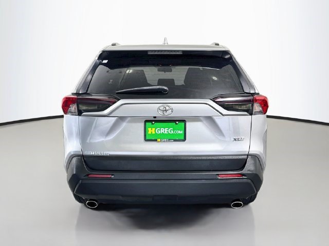 Used 2019 Toyota RAV4 XLE Premium FWD image 8