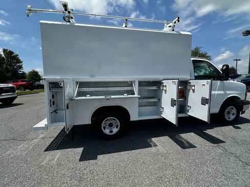 New 2025 GMC Savana 3500 w/ Power Convenience Package RWD image 24