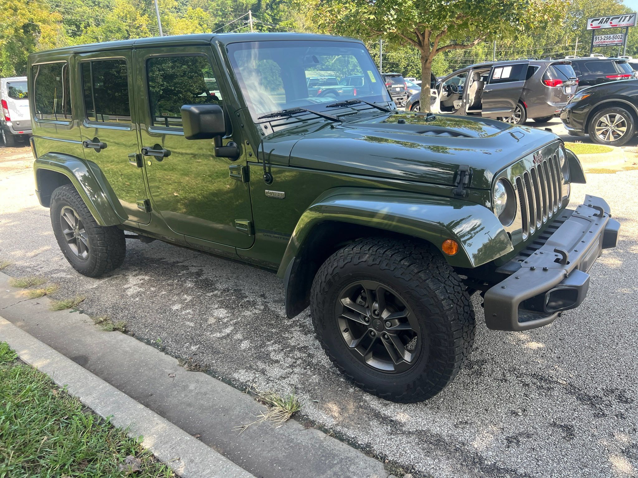 Used 2016 Jeep Wrangler Unlimited Sahara AWD/4WD image 3