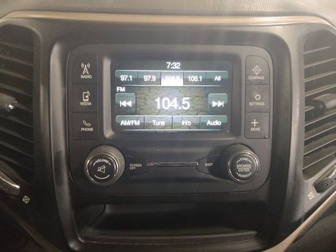 Used 2016 Jeep Cherokee Sport FWD image 25