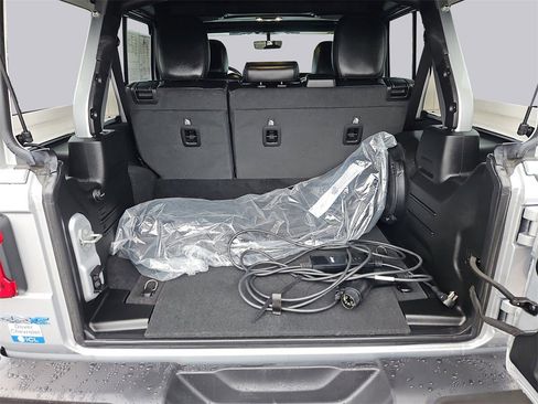 Used 2023 Jeep Wrangler Unlimited Sahara w/ Cold Weather Group image 34