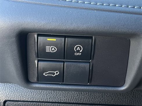 Used 2023 Toyota Highlander LE image 25