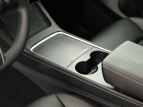 Used 2021 Tesla Model Y Performance AWD/4WD image 17
