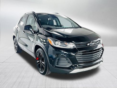 Used 2020 Chevrolet Trax LT w/ Redline Edition FWD image 4