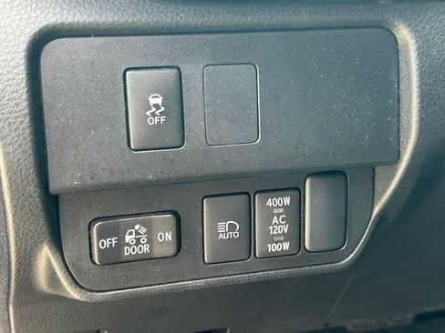 Used 2022 Toyota Tacoma TRD Off-Road AWD/4WD image 24