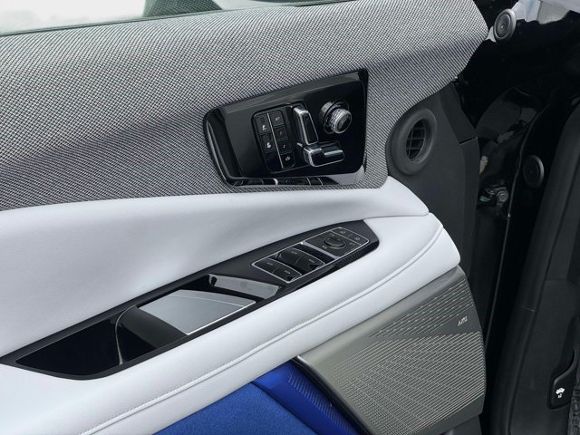 Certified 2025 Cadillac Optiq Luxury 1 AWD/4WD image 18