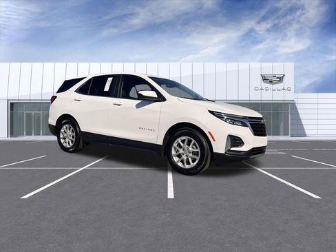 Used 2024 Chevrolet Equinox LT w/ LPO, Floor Liner Package image 2