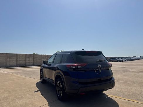 Certified 2025 Nissan Rogue SV FWD image 16