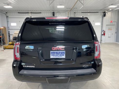 Used 2017 GMC Yukon SLT image 6