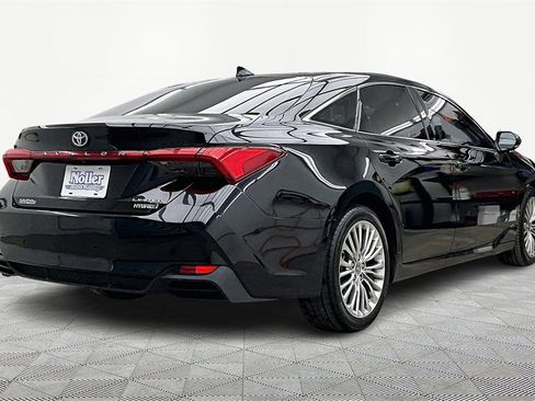 Used 2022 Toyota Avalon Limited image 2