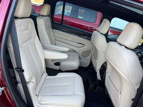 Used 2024 Jeep Grand Cherokee L Limited image 18