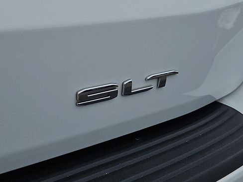 Used 2023 GMC Yukon SLT image 32