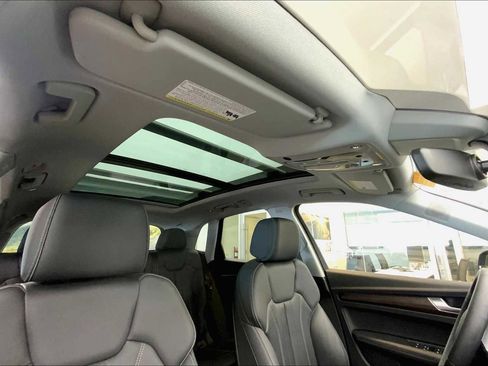 Certified 2025 Audi Q5 2.0T Premium Plus w/ Premium Plus Package image 12