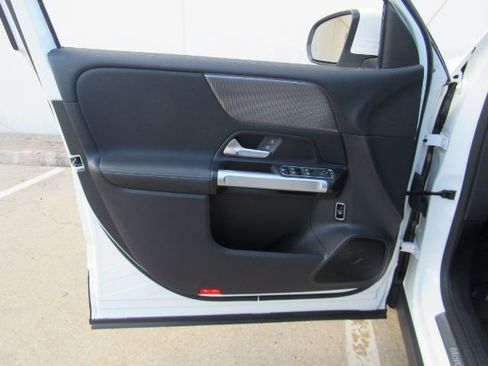 Used 2022 Mercedes-Benz EQB 300 4MATIC w/ Exclusive Package image 13