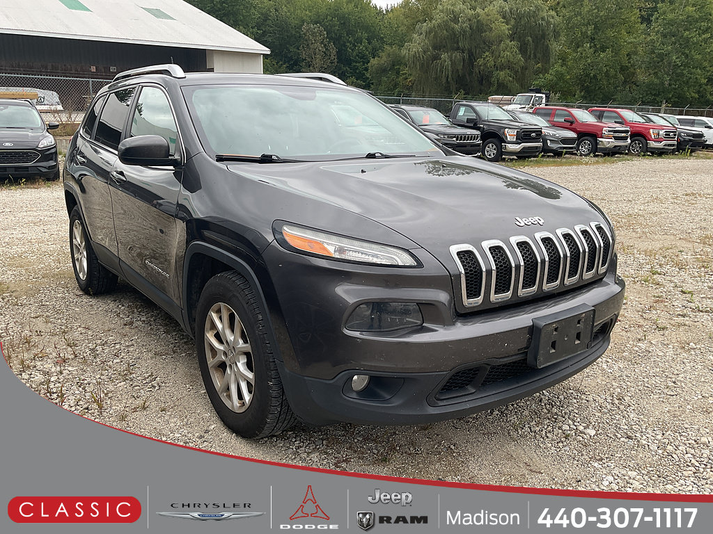 Used 2016 Jeep Cherokee Latitude w/ Comfort/Convenience Group AWD/4WD image 1