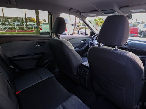 Used 2023 Nissan Rogue SV image 17