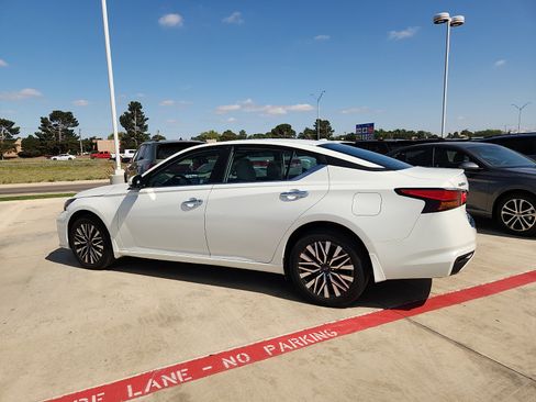Used 2023 Nissan Altima 2.5 SV AWD/4WD image 4