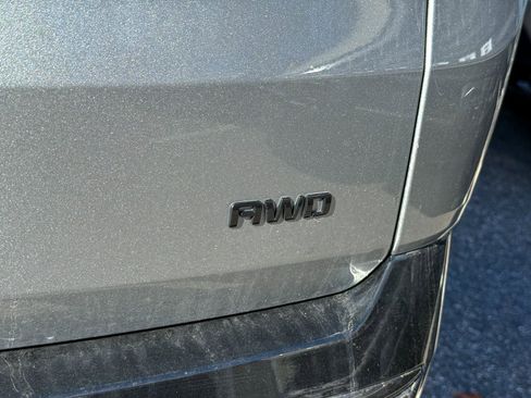 Used 2023 Chevrolet Traverse Premier w/ Redline Edition image 12