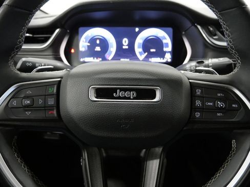 Used 2023 Jeep Grand Cherokee Altitude AWD/4WD image 16