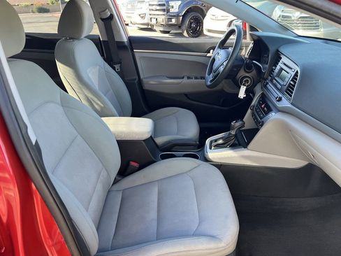 Used 2017 Hyundai Elantra SE image 12