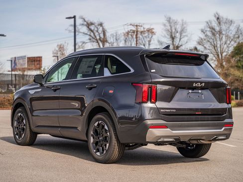 New 2026 Kia Sorento S image 4
