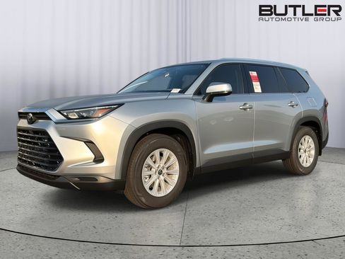 New 2026 Toyota Grand Highlander FWD image 2