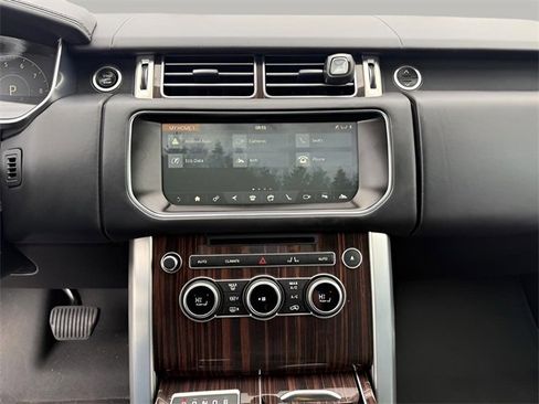 Used 2017 Land Rover Range Rover HSE image 19