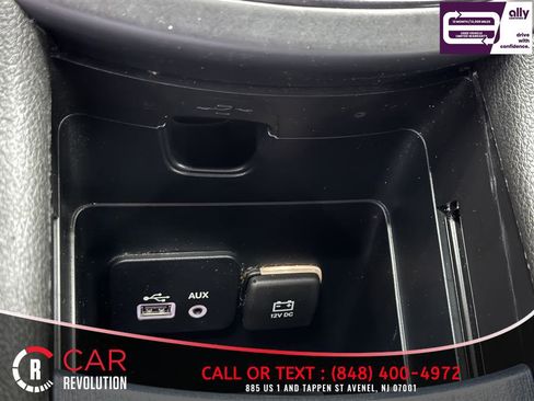 Used 2015 Chrysler 200 S w/ Navigation & Sound Group I FWD image 22