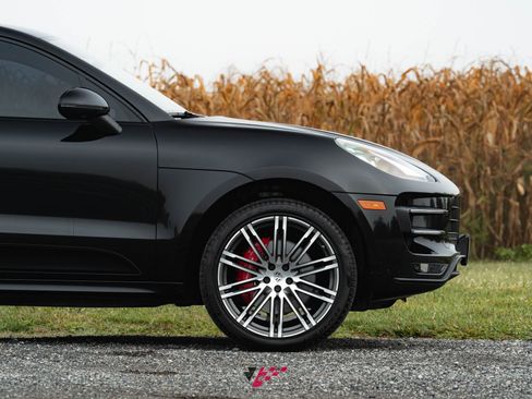 Used 2017 Porsche Macan Turbo image 10