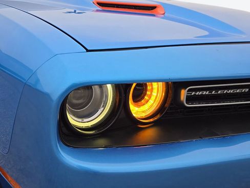 Used 2018 Dodge Challenger R/T image 5